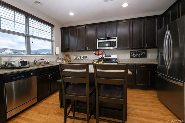 1210 Hawthorn Way, New Windsor, NY 12553