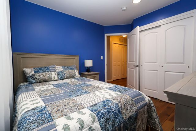 1210 Hawthorn Way, New Windsor, NY 12553