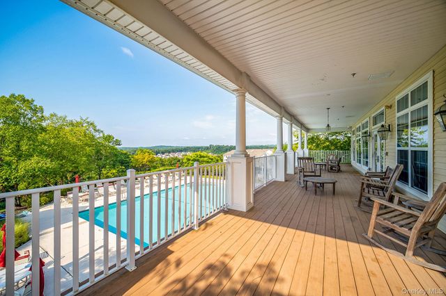 1210 Hawthorn Way, New Windsor, NY 12553