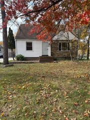 1574 East Avenue, Akron, OH 44314