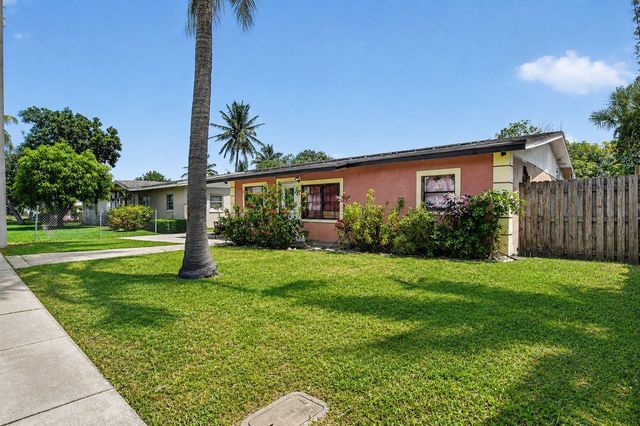 816 SW 3RD Court, Delray Beach, FL 33444
