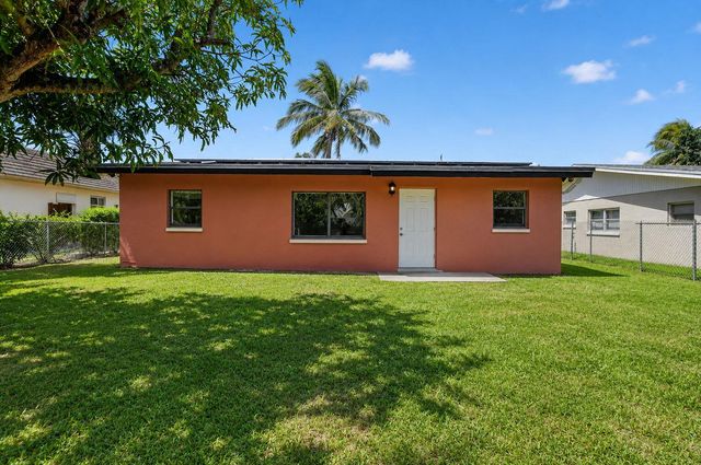 816 SW 3RD Court, Delray Beach, FL 33444