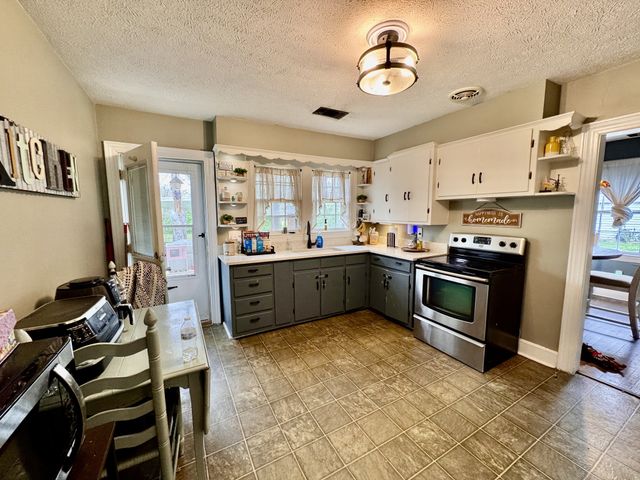 408 S Tarver Ave, Lebanon, TN 37087