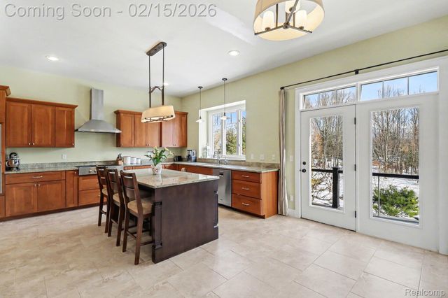 451 Oak Arbor Circle E, Oakland Charter Township, MI 48306