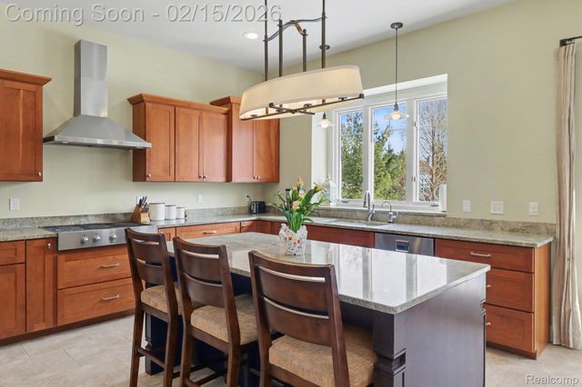 451 Oak Arbor Circle E, Oakland Charter Township, MI 48306