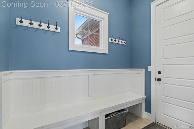 451 Oak Arbor Circle E, Oakland Charter Township, MI 48306