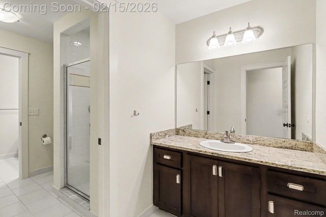 451 Oak Arbor Circle E, Oakland Charter Township, MI 48306