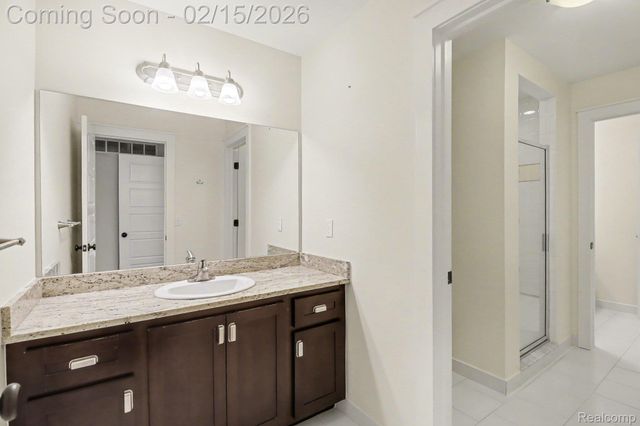 451 Oak Arbor Circle E, Oakland Charter Township, MI 48306