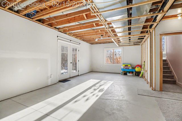 451 Oak Arbor Circle E, Oakland Charter Township, MI 48306