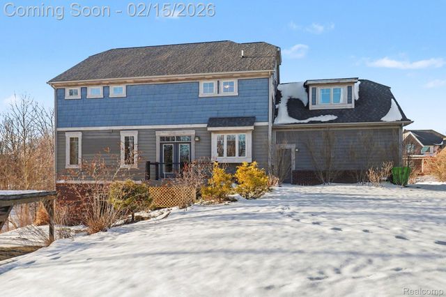 451 Oak Arbor Circle E, Oakland Charter Township, MI 48306