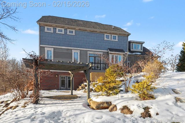 451 Oak Arbor Circle E, Oakland Charter Township, MI 48306