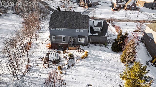 451 Oak Arbor Circle E, Oakland Charter Township, MI 48306