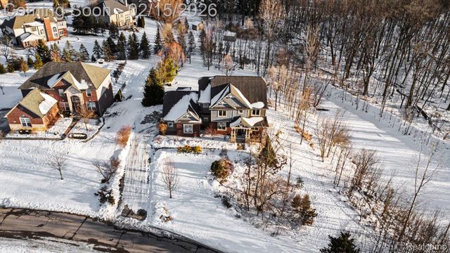 451 Oak Arbor Circle E, Oakland Charter Township, MI 48306