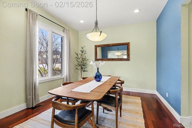 451 Oak Arbor Circle E, Oakland Charter Township, MI 48306