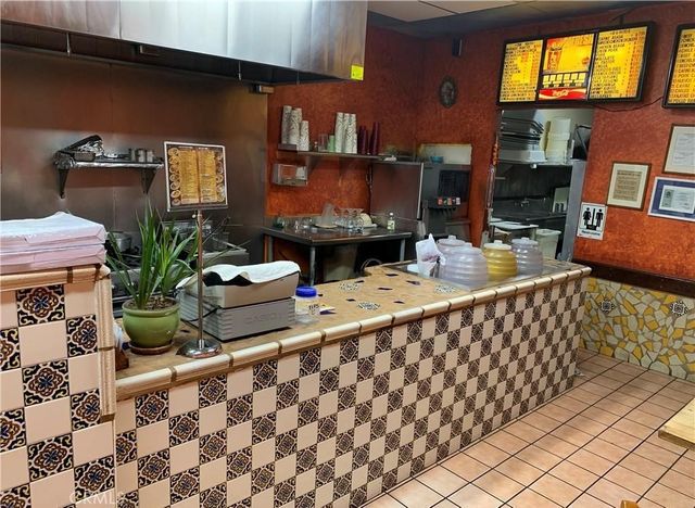 1251 N Lake Avenue, Pasadena, CA 91104