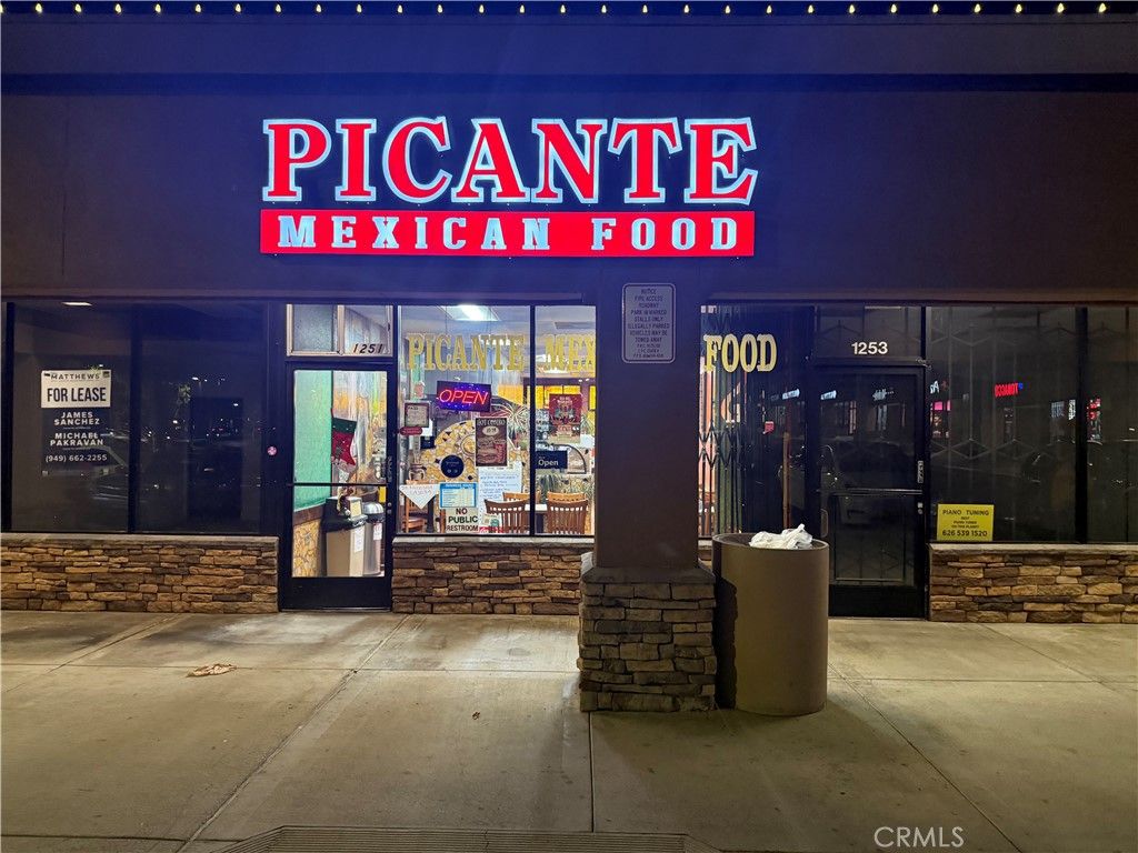 1251 N Lake Avenue, Pasadena, CA 91104