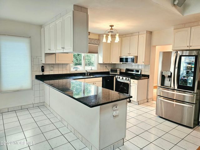 655 Laurel Avenue, Holmdel, NJ 07733