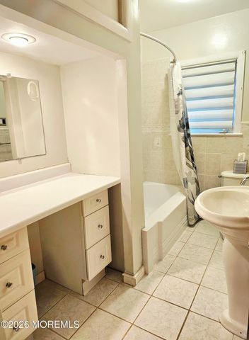 655 Laurel Avenue, Holmdel, NJ 07733