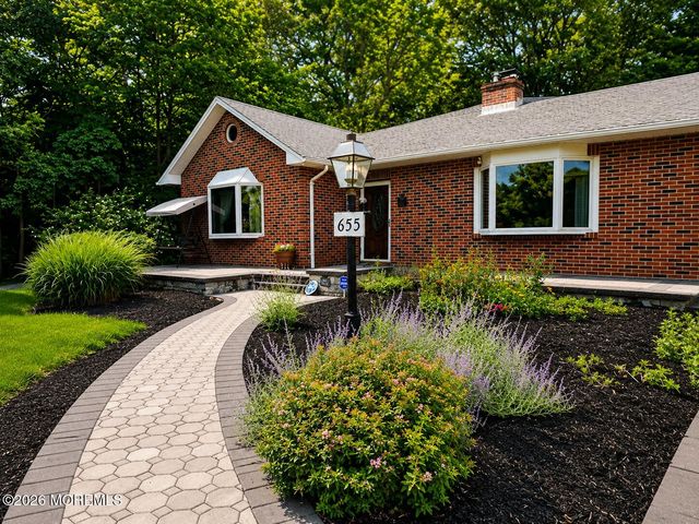 655 Laurel Avenue, Holmdel, NJ 07733
