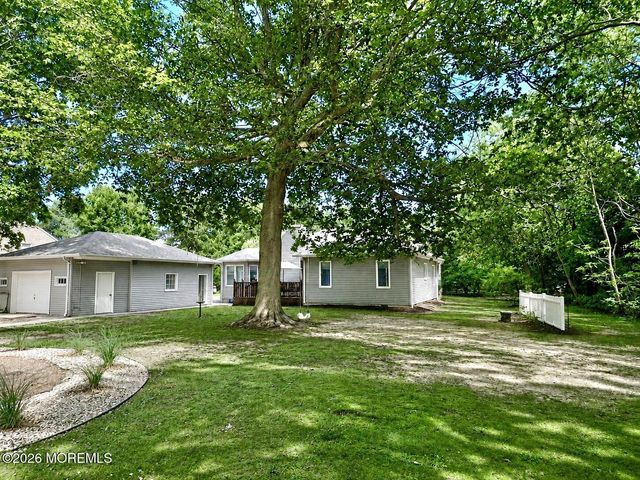 655 Laurel Avenue, Holmdel, NJ 07733
