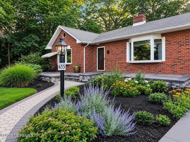 655 Laurel Avenue, Holmdel, NJ 07733
