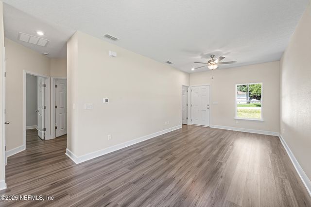 8764 BUTTERCUP Street, Jacksonville, FL 32210