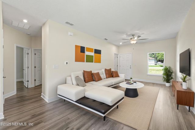 8764 BUTTERCUP Street, Jacksonville, FL 32210