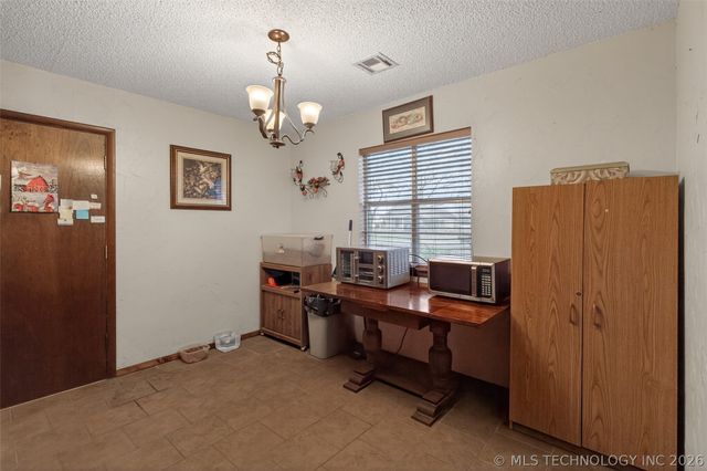 122 S Whitaker Street, Pryor, OK 74361