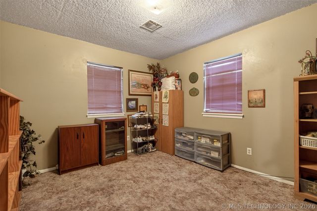 122 S Whitaker Street, Pryor, OK 74361