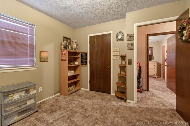 122 S Whitaker Street, Pryor, OK 74361