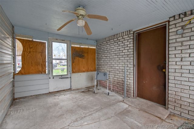 122 S Whitaker Street, Pryor, OK 74361