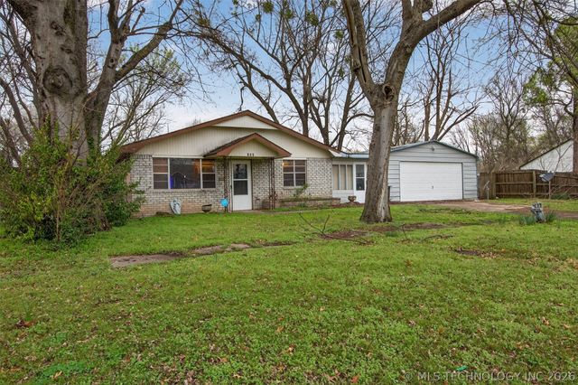 122 S Whitaker Street, Pryor, OK 74361