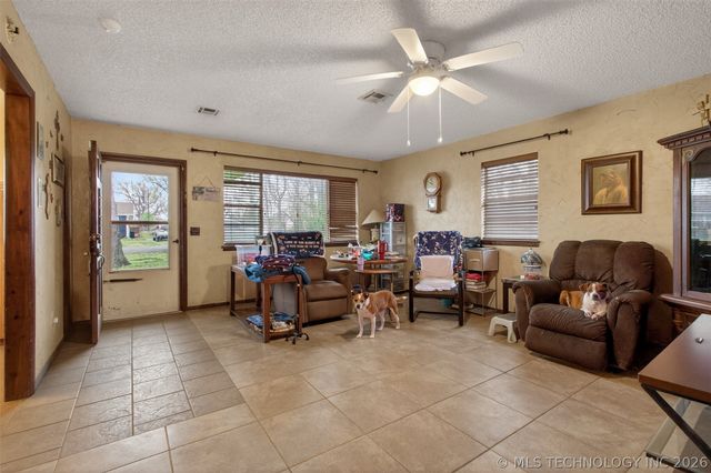 122 S Whitaker Street, Pryor, OK 74361