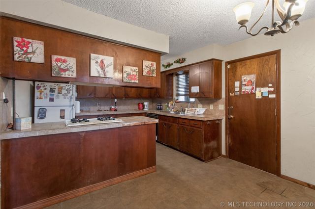 122 S Whitaker Street, Pryor, OK 74361