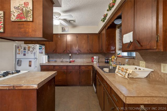 122 S Whitaker Street, Pryor, OK 74361