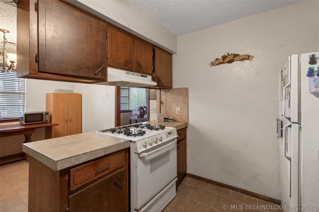 122 S Whitaker Street, Pryor, OK 74361