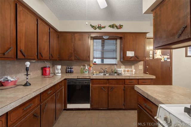 122 S Whitaker Street, Pryor, OK 74361