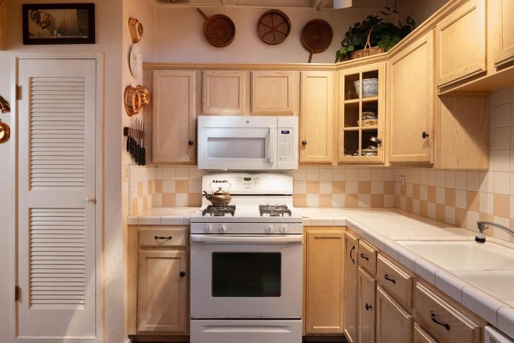 Image 10 of property listing at 1103 Kenet Place, Pacific Grove, CA 93950