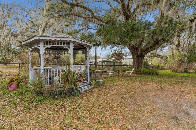 27435 HOLIDAY DRIVE, Dade City, FL 33525