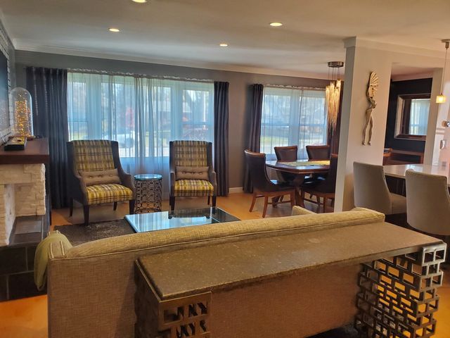 220 N Grace Street, Lombard, IL 60148