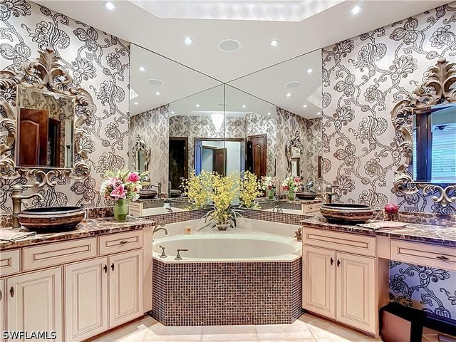 15516 Monterosso LN 101, Naples, FL 34110