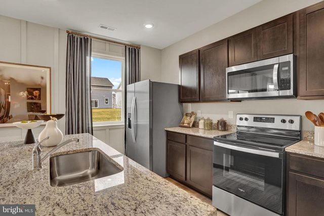 246 ECLIPSE ST, Charles Town, WV 25414