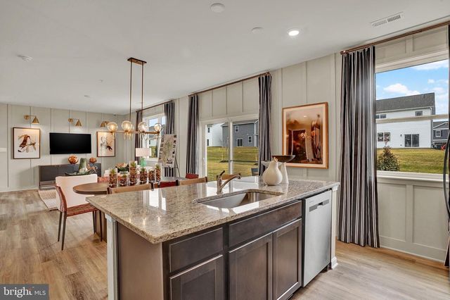 246 ECLIPSE ST, Charles Town, WV 25414