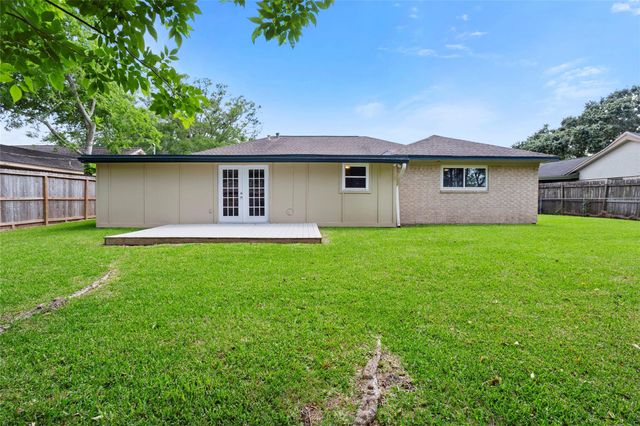 1916 Tracy Lynn Lane, Alvin, TX 77511