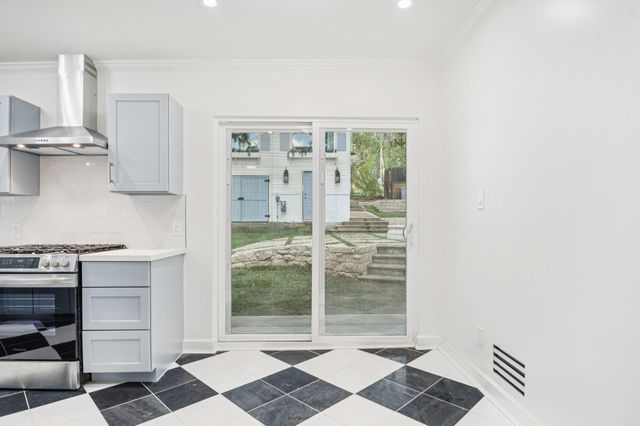 1205 Alta Vista Ave A, Austin, TX 78704