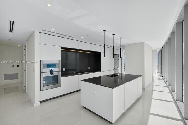 300 Biscayne Blvd Way 4901E, Miami, FL 33131