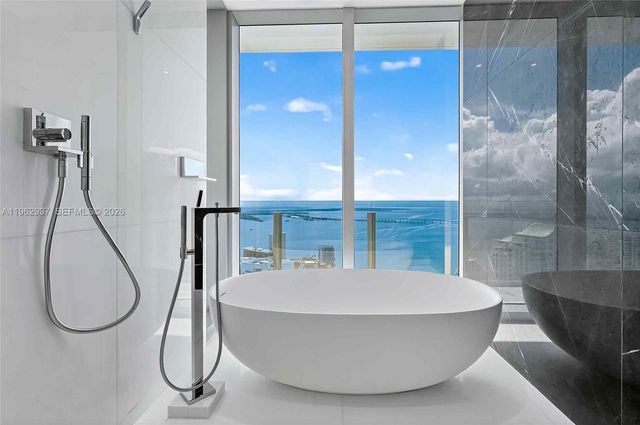 300 Biscayne Blvd Way 4901E, Miami, FL 33131