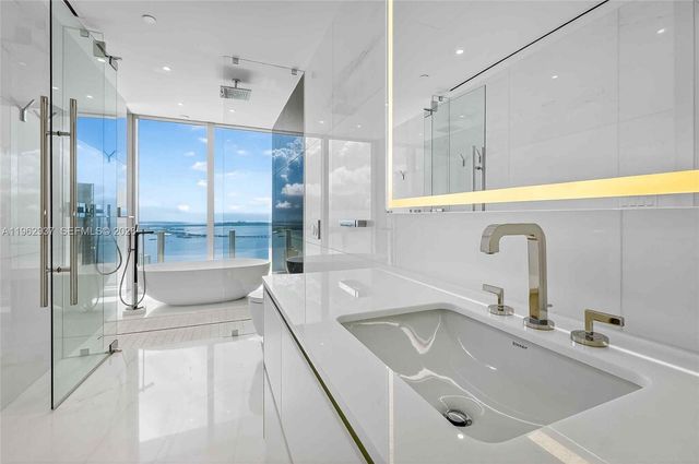 300 Biscayne Blvd Way 4901E, Miami, FL 33131