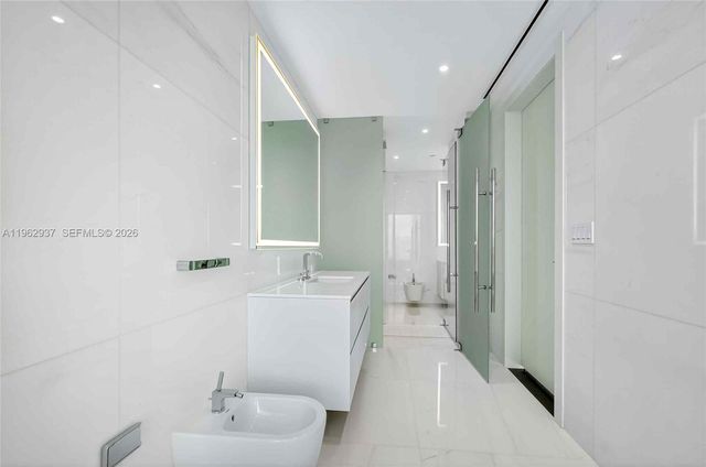 300 Biscayne Blvd Way 4901E, Miami, FL 33131