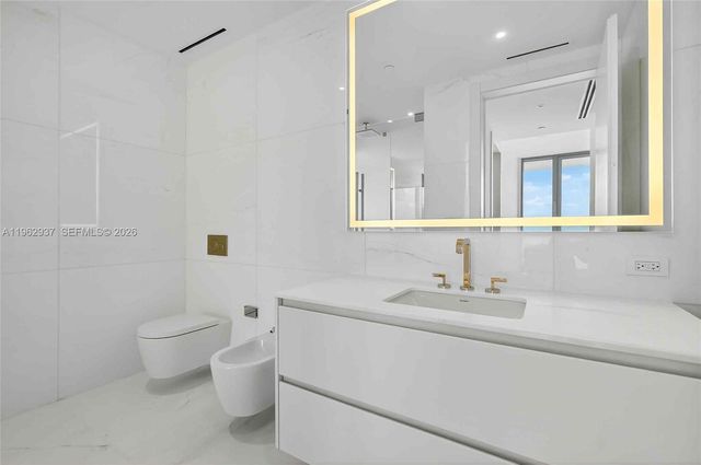 300 Biscayne Blvd Way 4901E, Miami, FL 33131